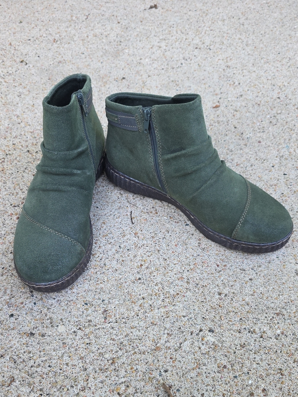 Clarks Caroline Derby Dark Green Suede Ankle Boots Size 9.5